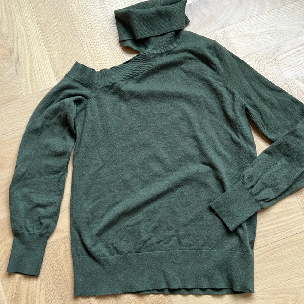 L’Agence, xs green cold shoulder turtleneck sweater